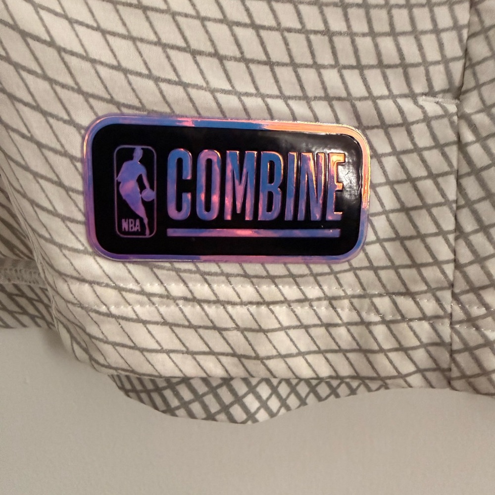 Under Armor Holographic Combine Jacket Philadelphia 76ers - Picture 3 of 7